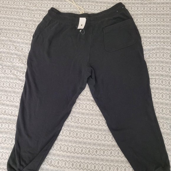 Black Capri sweat pants. Size M. NWT - Picture 2 of 6